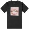 Pleasures Carol Tee -Vendite Pangaia 03 11 2022 ns p22pb042 blk 1