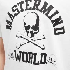 MASTERMIND WORLD College Logo Tee -Vendite Pangaia 13 01 2023 JC MW22S09 TS038 WHT 10 1