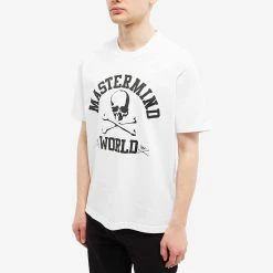 MASTERMIND WORLD College Logo Tee -Vendite Pangaia 13 01 2023 JC MW22S09 TS038 WHT 7 1