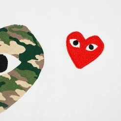 Comme Des Garçons Play Comme Des Garcons Play Twin Heart Tee -Vendite Pangaia 20 06 2019 commedesgarcons playtwinhearttee whitecamo p1t246 wc aj 3