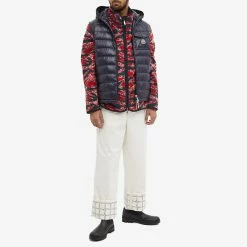 Moncler Camo Sherpa Fleece -Vendite Pangaia 21 01 2022 EC 8G00034 595TP 450 m9 1