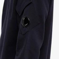 C.P. Company Arm Lens Button Popover Sweat -Vendite Pangaia 30 06 2022 AJ 13CMSS056A 005086W 888 10 1